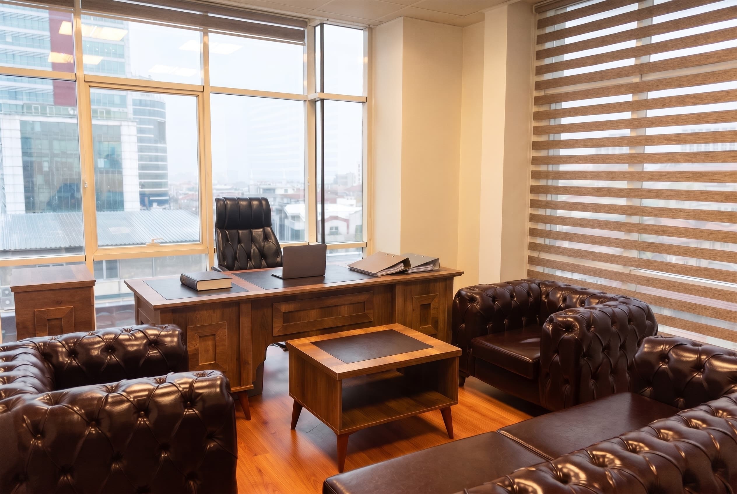 Büro: çalışma masası ve oturma grubu